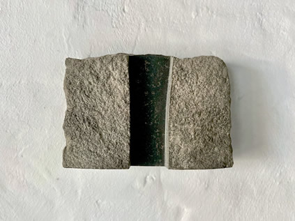 Jake Harvey, Narrow Gate, 2021, basalt, 18 x 24 x 5 cm